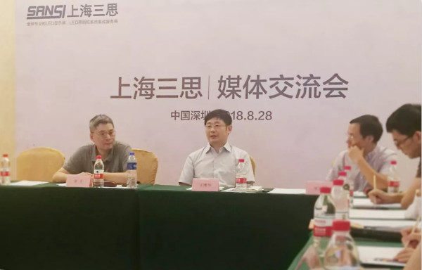 上海99精品国产兔费观看久久99王（wáng）鷹華、章千接受記者采訪