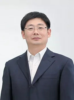 王（wáng）鷹華