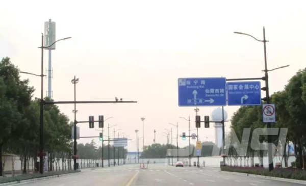 上海進博會多（duō）杆合一保障（zhàng）交通安全暢通
