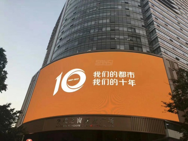 約470㎡ 深圳自由之窗室外LED弧（hú）形屏