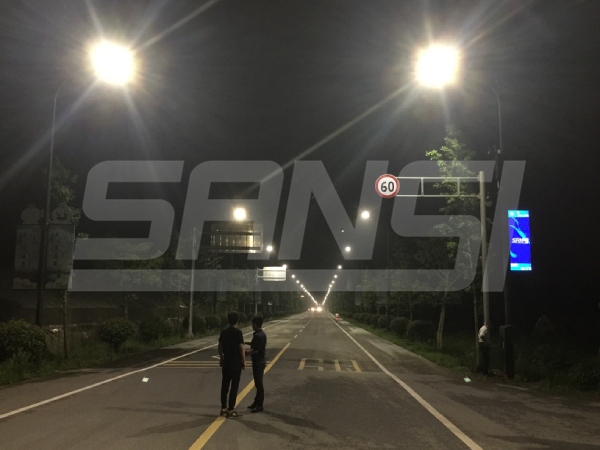 浙江大（dà）雲溫泉大道智慧路燈