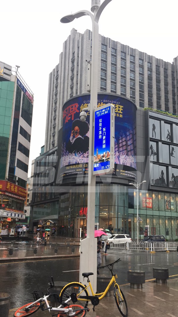 深（shēn）圳東門老街智慧路燈