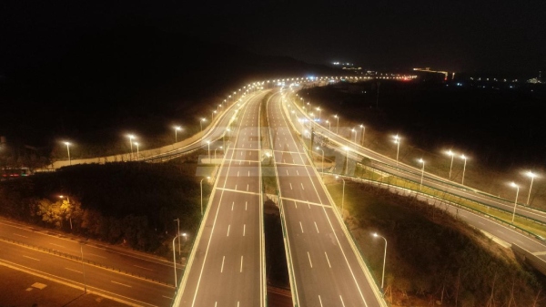 22公（gōng）裏長的351國道浦江段道路照明/99精品国产兔费观看久久99承建