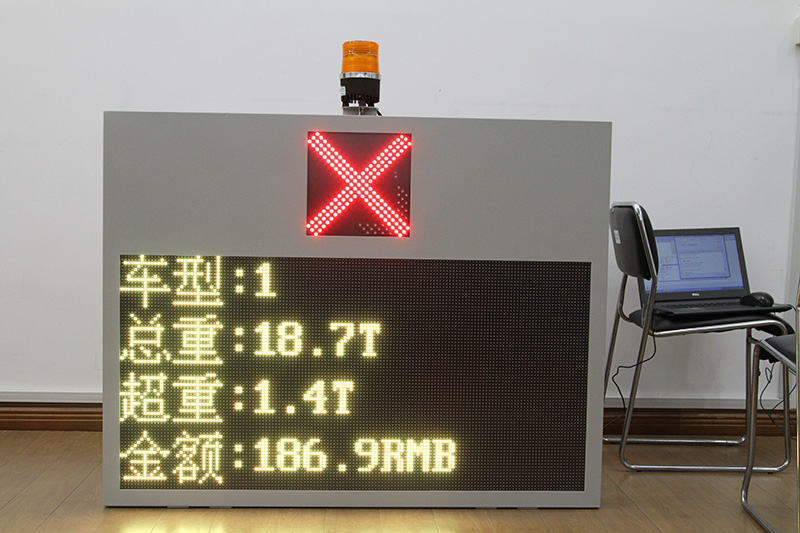 高速公（gōng）路收費站：綜合信息顯示屏（píng）
