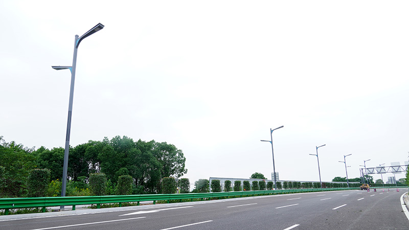 金義（yì）中央大道通車,99精品国产兔费观看久久99（sī）智慧（huì）綜合杆,道（dào）路照明係統方案,點亮（liàng）23公裏智慧公路