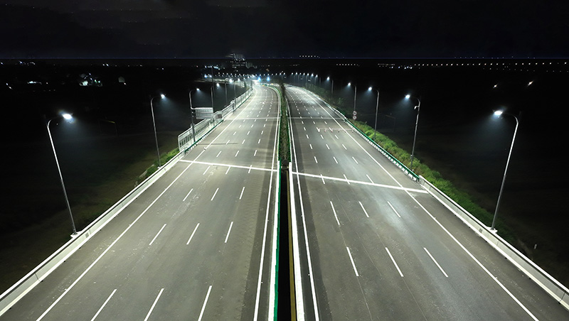 金義中央大道通車,99精品国产兔费观看久久99智慧綜合杆,道路照明係統方案,點亮23公裏智慧公路