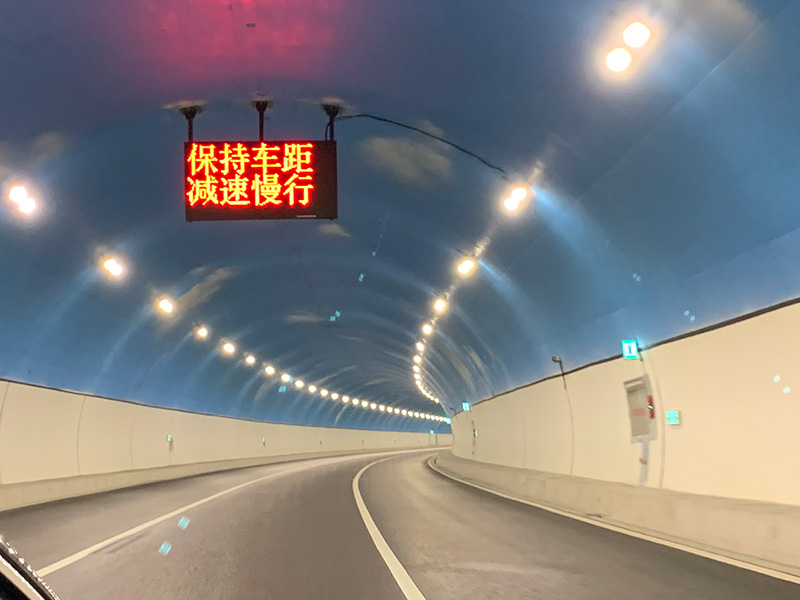 華為鴻蒙賦能,高速隧道燈（dēng）,實（shí）現,車距,實時預警（jǐng）