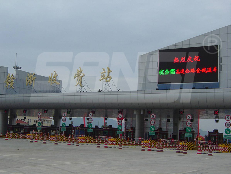 智能路況監控係統,搭載,可變信息情報板,提升駕駛安全體驗,LED誘導屏