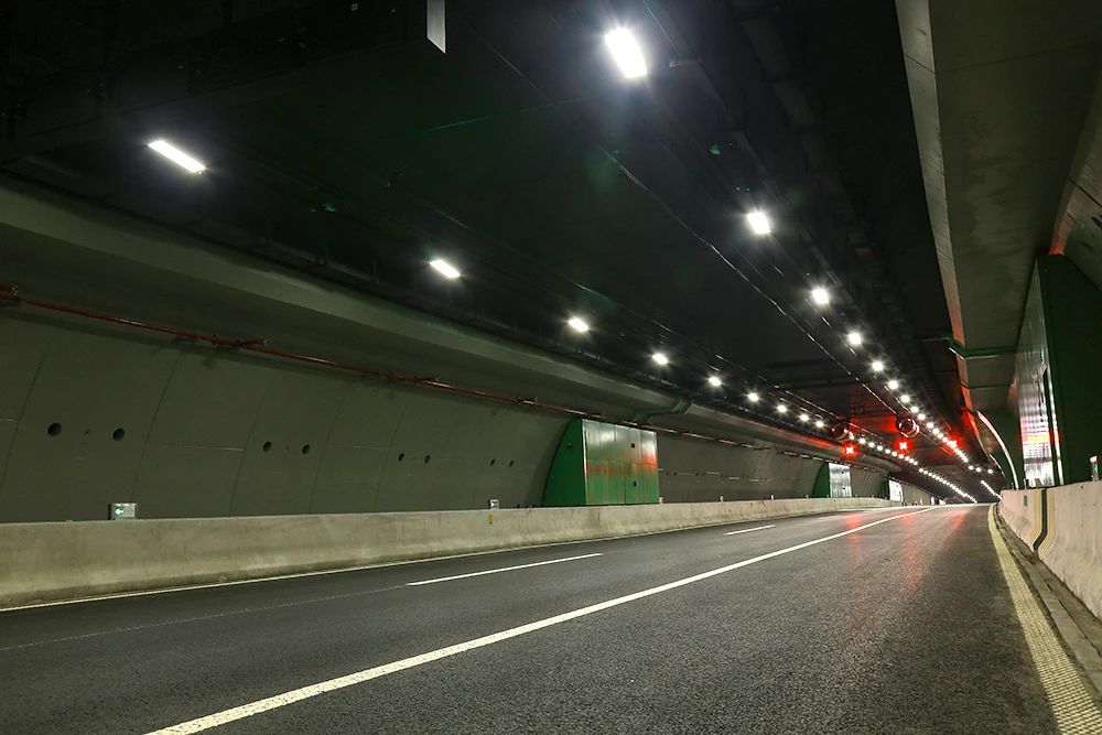 點亮,上海,東西大通（tōng）道,全（quán）國至少,2500條隧道,跟閔行,這（zhè）家企業,相關