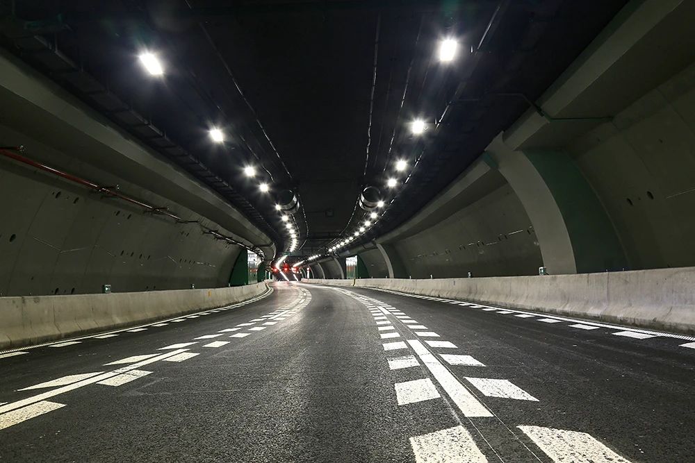 點亮,上海（hǎi）,東西大通道（dào）,全（quán）國至少,2500條隧道,跟閔行,這家企業,相關