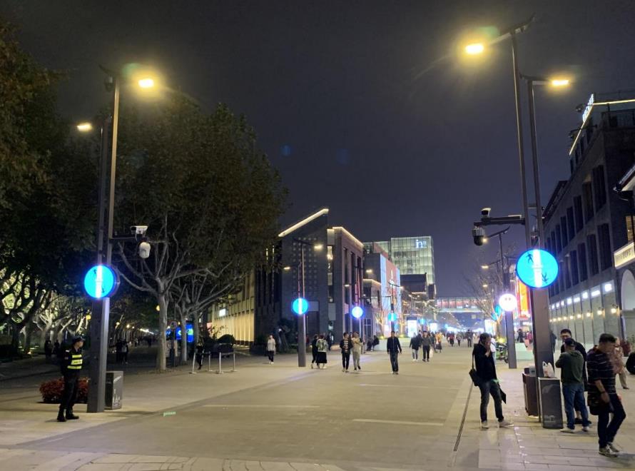 智慧路燈,點亮（liàng）城市管理,LED路燈,智能燈（dēng）杆